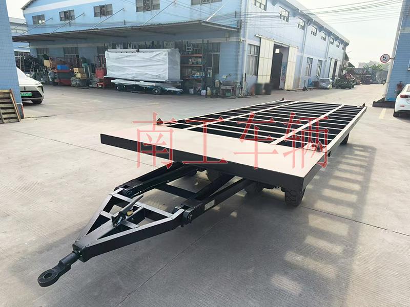 12吨骨架式华亿(中国) 带角锁刹车全挂车